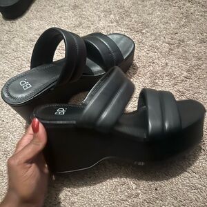 BP Platform Sandals in black size 7